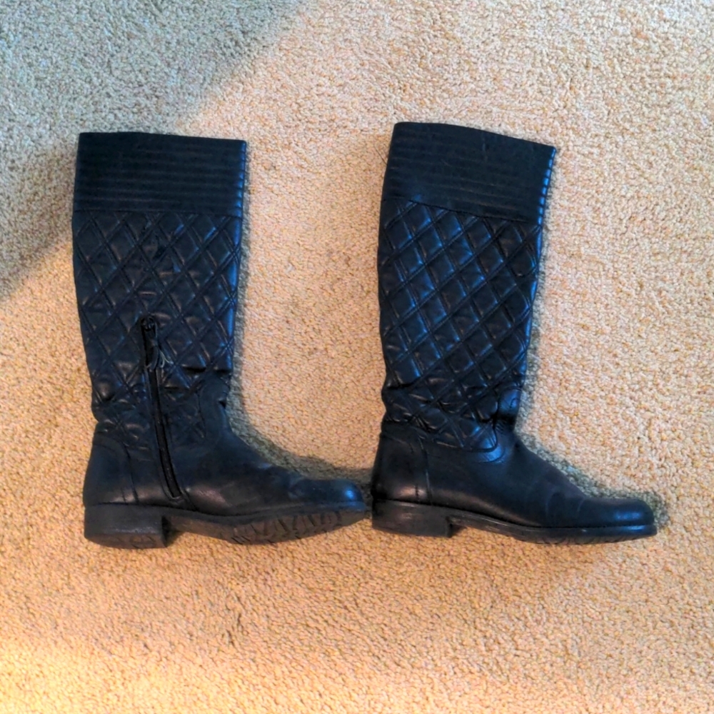 Stuart Weitzman quilted boots 6.5